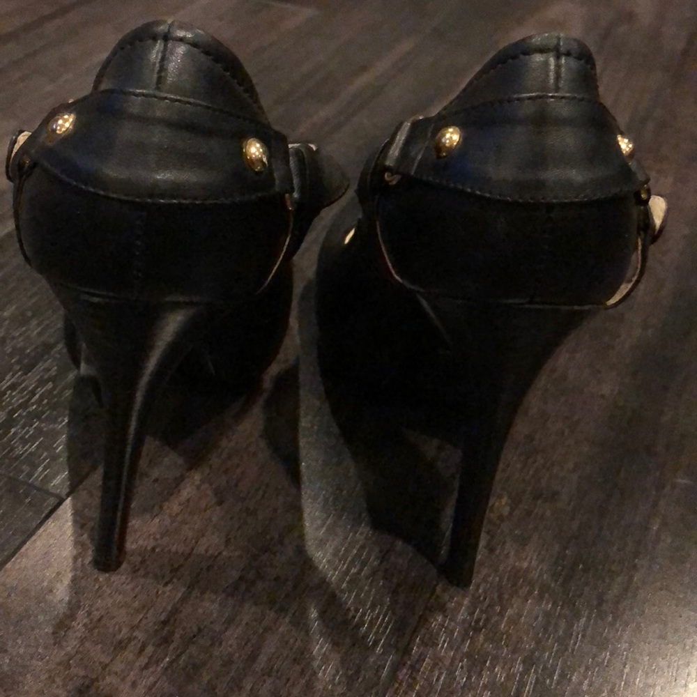 Black heels - Picture 3 of 7